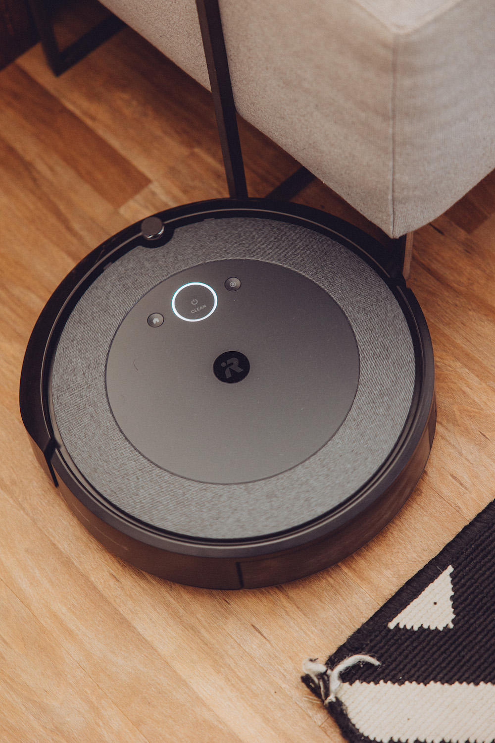 Roomba Robot Vacuum Review - keep it simpElle