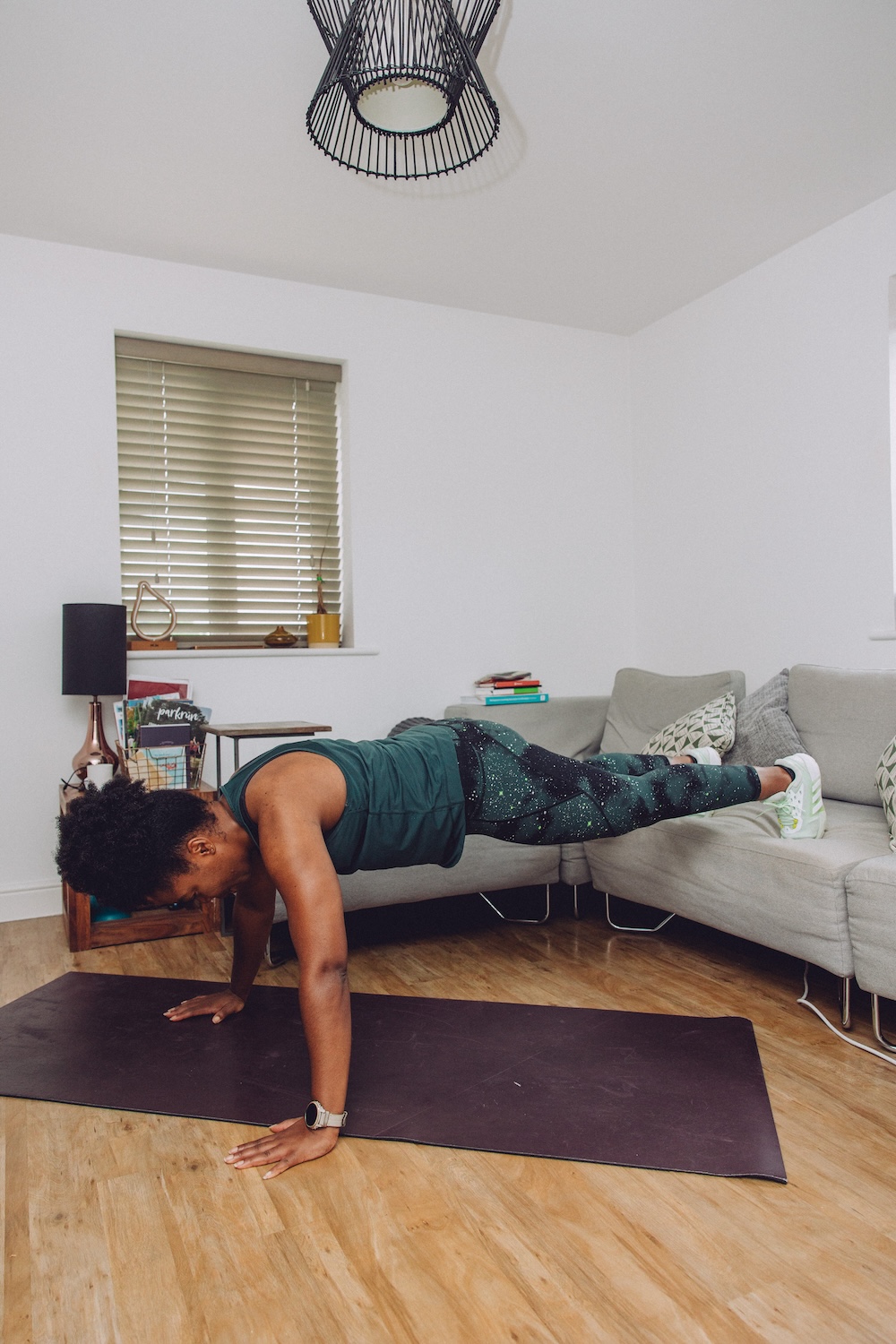 Perfect Form: How To Do Decline Push Ups (& Benefits) - keep it simpElle